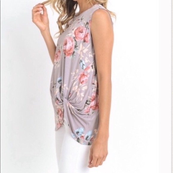 🌟HOST PICK🌟 FLORAL TOP WITH TWIST- TWO LEFT. SOLD - Picture 2 of 3